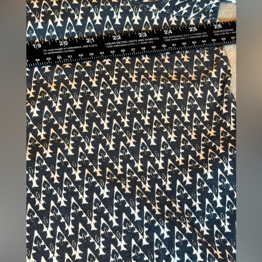 L.L. Bean Navy White Supima Cotton Patterned VNeck 3/4 sleeve Top, 1X 2 for $30 - Picture 6 of 9